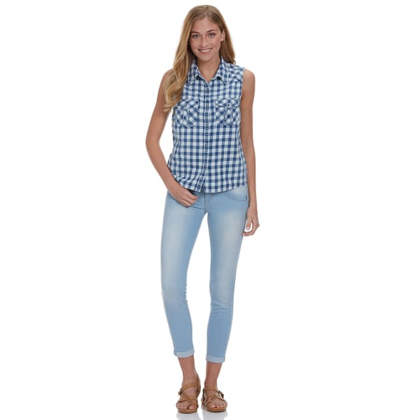 VANILLA STAR Juniors' Checkered Sleeveless Button Down Shirt