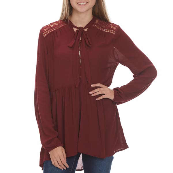 TAYLOR & SAGE Juniors' Tie Neck Button Front Lace Yoke Tunic