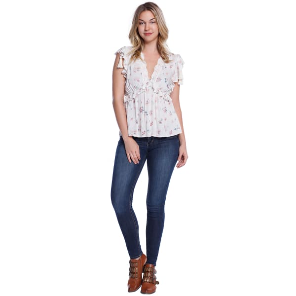 TAYLOR & SAGE Juniors' Short Sleeve Floral Flutter Top