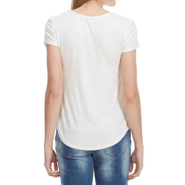 AMBIANCE Juniors' Round Neck Short-Sleeve Tee with Shirttail