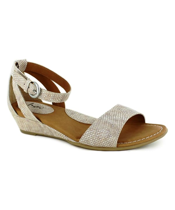 BOC Women's Pfeiffer Wedge Sandals, Cream