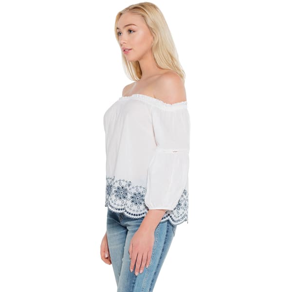 TAYLOR & SAGE Juniors' Embroidered Off The Shoulder Top