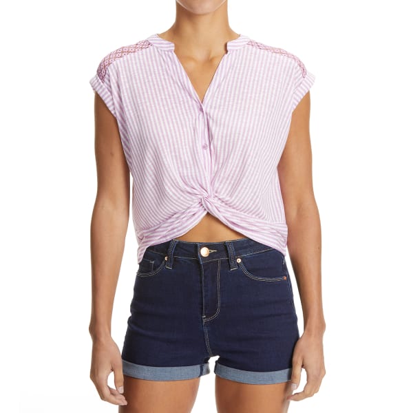 ALMOST FAMOUS Juniors' Twist Lattice Back Top