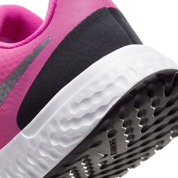 NIKE Little Girls' Revolution 5 Sneaker