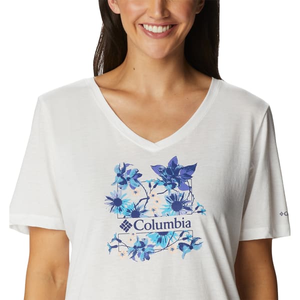 COLUMBIA Women's Bluebird Day Relaxed V-Neck Tee