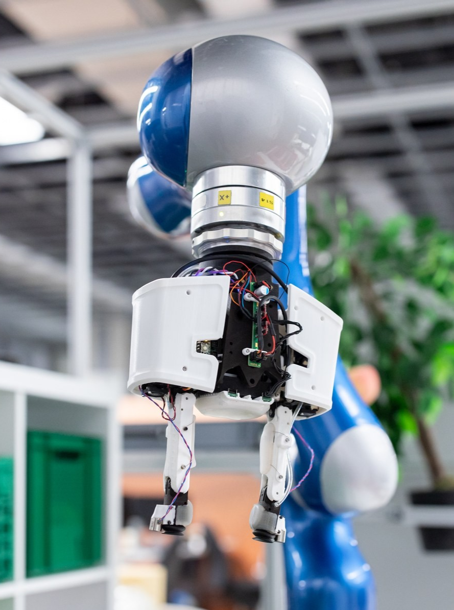 Hybrid Compliant Gripper Regrasping Framework