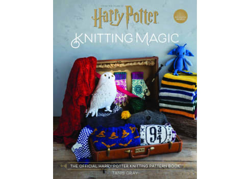 Harry Potter: Knitting Magic: The Official Harry Potter Knitting Pattern Book