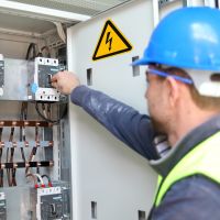 Warnung vor Elektrizität / Strom / Stromkasten