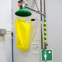 Notdusche nach ASR A 1.3, BGV A8, DIN 67510, VBG 125, DIN 4844-2 (BGV A8 E 05)