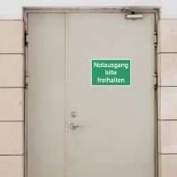 Notausgang bitte freihalten