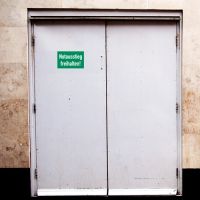 Notausstieg freihalten!