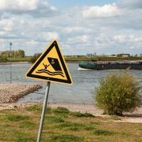 Warnung vor Schiffsverkehr nach ISO 20712-1 (WSW 016)