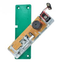 Schwenk-Türwächter mit eingebautem Profilhalbzylinder