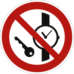 Mitführen von Metallteilen und Uhren verboten nach ISO 7010 (P 008)