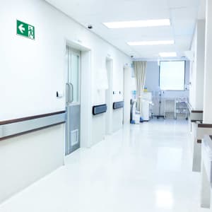 Rettungszeichen links Rettungsschilder Krankenhaus ISO 7010