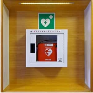 Defibrillator nach ASR A 1.3, BGV A8, DIN 67510, DIN 4844-2 (BGV A8 E 17)
