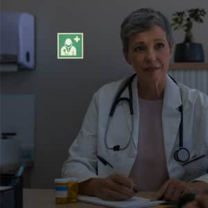 Arzt nach ISO 7010 (E 009)