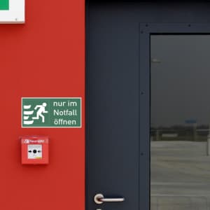 Nur im Notfall öffnen rechts (quer)