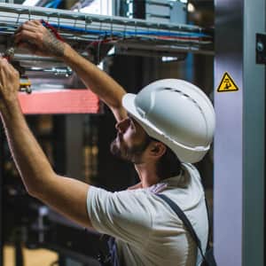 Warnung vor Stoßverletzungen nach ISO 7010 (W 020)