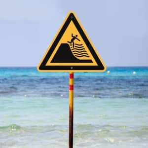 Warnung vor steil abfallendem Strand nach ISO 20712-1 (WSW 024)