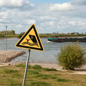 Warnung vor Schiffsverkehr nach ISO 20712-1 (WSW 016)
