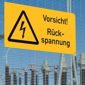 Warnetiketten Vorsicht! Rückspannung