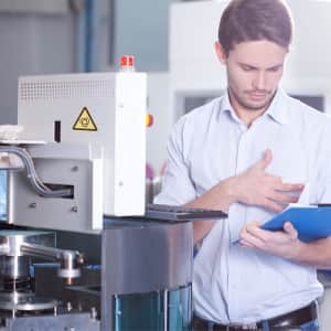 Warnung vor automatischem Anlauf nach ISO 7010 (W 018)