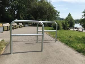 Anlehn- und Absperrbügel aus Stahl, mit Querholm, zum Einbetonieren, Ø 60 mm