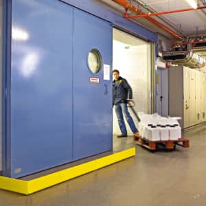 Regalanfahrschutz Leitbord WACHTWERK X® aus Stahl - 6 mm oder 8 mm