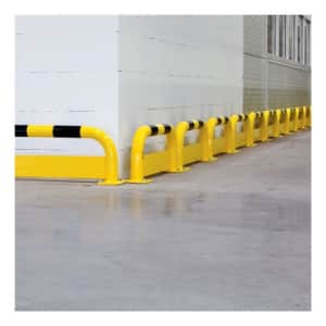 Rammschutzbügel WACHTWERK X® aus Stahl mit Unterfahrschutz vor Wand / Mauer