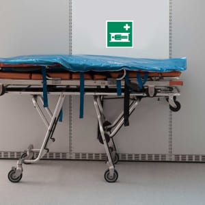 Rettungstrage nach ISO 7010 Beispiel