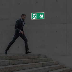 Rettungszeichen rechts abwärts Rettungsschilder langnachleuchtend nach ISO 7010 Treppe