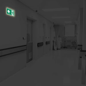 Rettungszeichen links Rettungsschilder Krankenhaus ISO 7010 langnachleuchtend