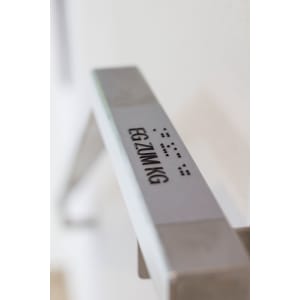 Hochwertiges Handlaufschild mit Wunschtext