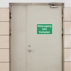 Notausgang bitte freihalten