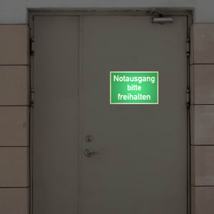 Notausgang bitte freihalten