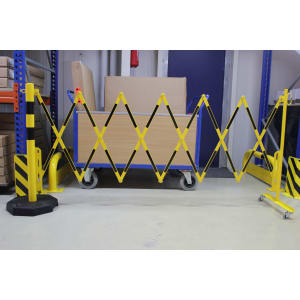 Scherengitter FLEX mit mobilem Absperrpfosten und Rollen