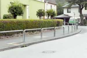 Rammschutz- und Absperrbügel aus Stahl, Ø 76 mm