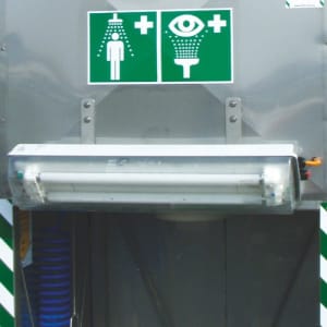 Umfeldbeleuchtung für Tank-Notduschen