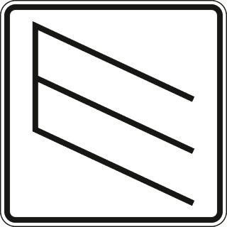 Schrägparken als Sinnbild - Verkehrsschild VZ 1053-39