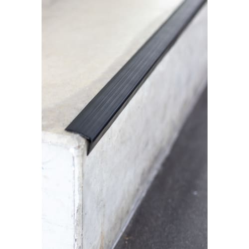 Stufenmarkierungsprofil aus PVC
