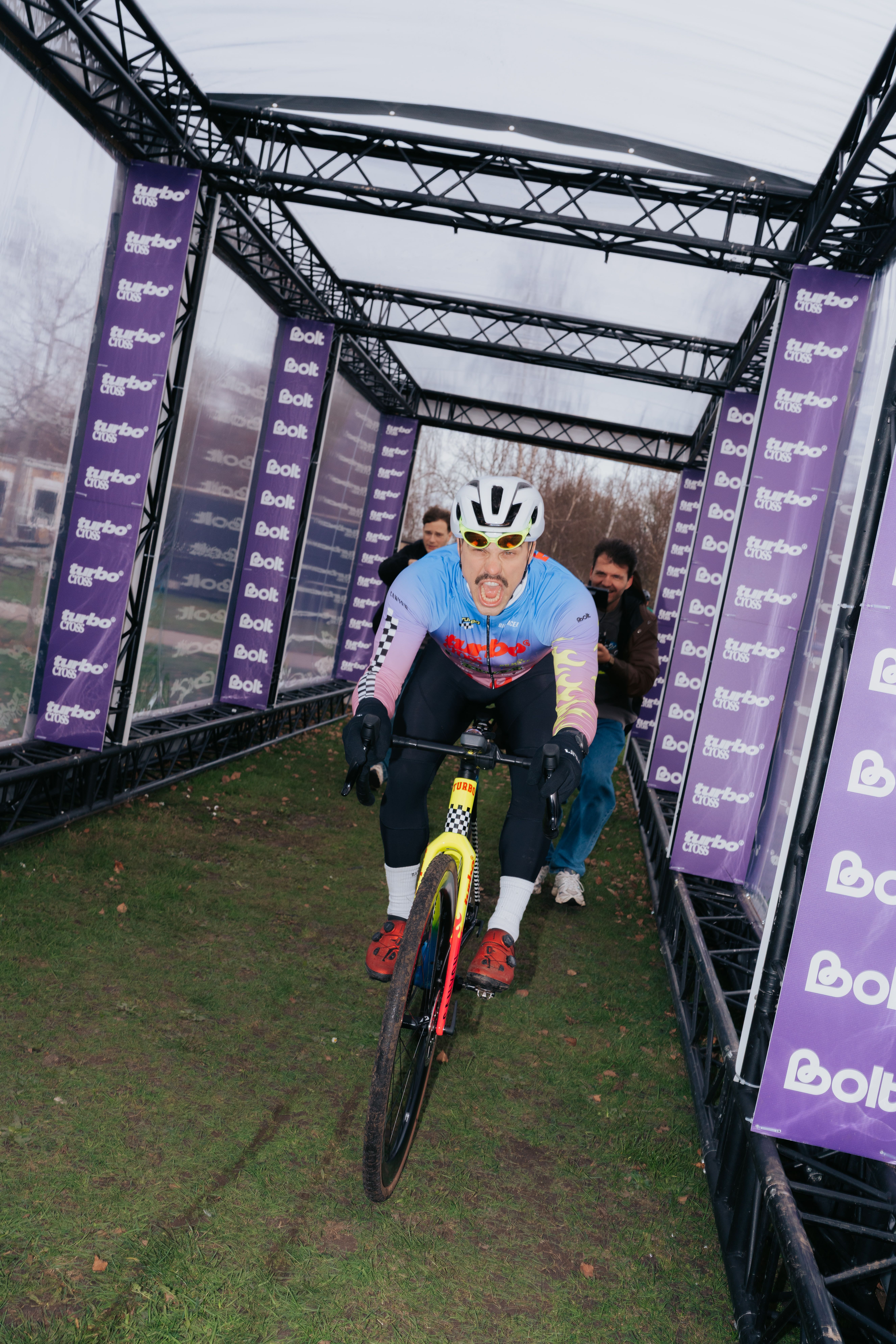 thumbnail Zonne-energie en tegenwind op Turbo Cross