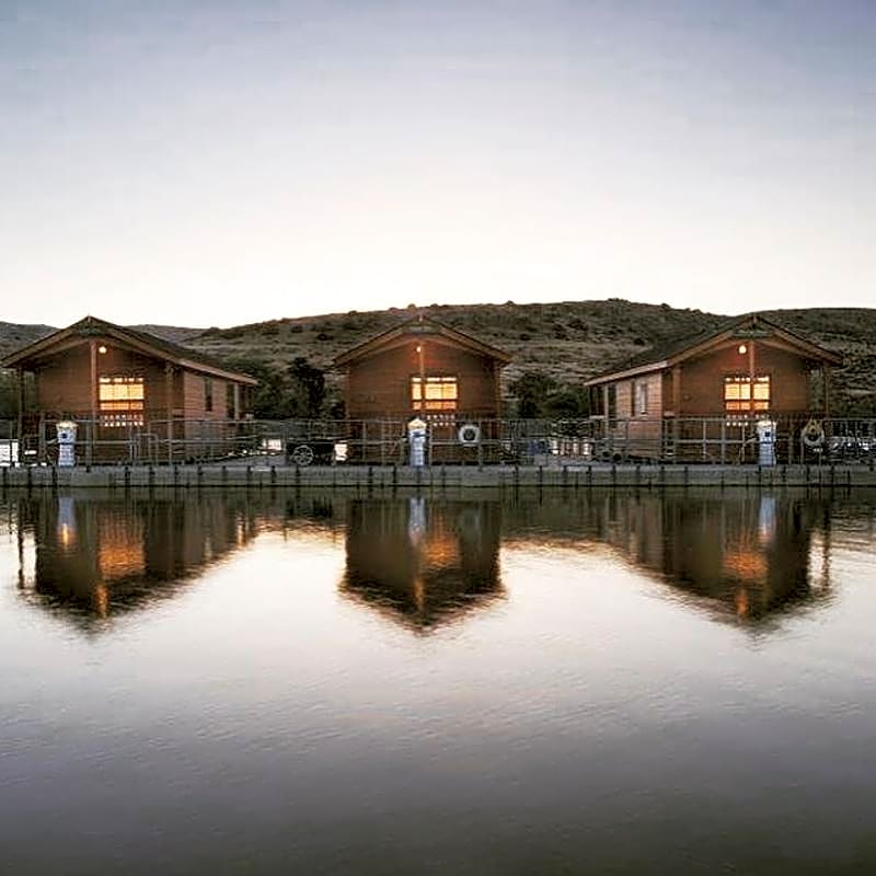 Floating cabins - Santee Lakes