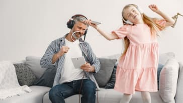 Sluh je prvi učitelj jezika