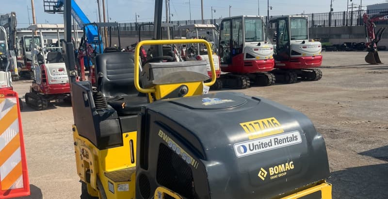 thumbnail image 2 of Stay Comfy On The Job! TRAC SEATS High Back Replacement Seat For Bomag, Dynapac Rollers – Universal Fit, Vinyl 2 of 3
