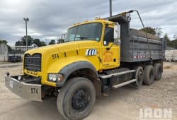 2009 Mack GU713