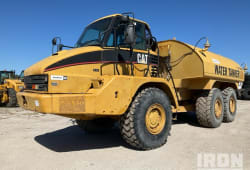 2005 Caterpillar 725