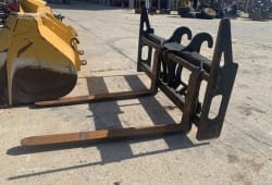 2018 CATERPILLAR 72IN