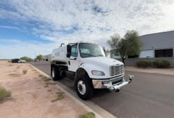 2016 Freightliner M2106