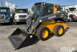 2017 John Deere 330G